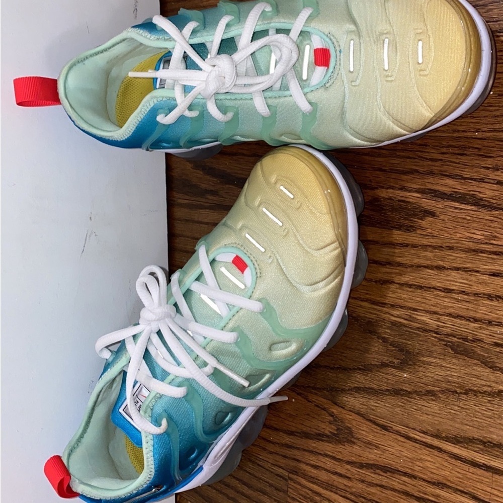 Unisex BRAND NEW NIKE Vapormax size 8.5 W